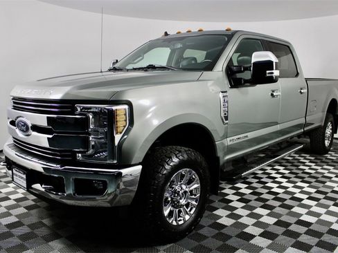 Used 2019 Ford F350 Lariat w/ Chrome Package image 4