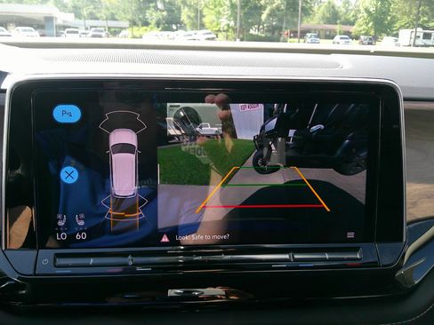 Used 2024 Volkswagen Atlas SE image 24