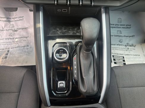 Used 2023 Chevrolet Colorado Trail Boss w/ Technology Package AWD/4WD image 17