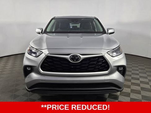 Used 2024 Toyota Highlander LE AWD/4WD image 2