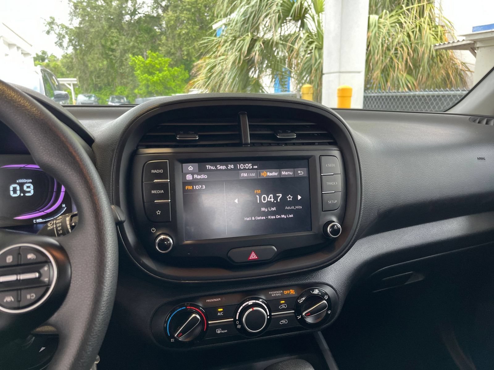 Used 2025 Kia Soul LX w/ LX Technology Package FWD image 16