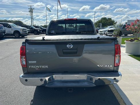 Used 2017 Nissan Frontier SV w/ SV Value Truck Package AWD/4WD image 6