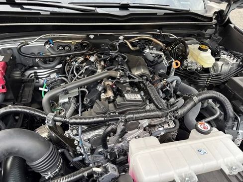 Used 2025 Toyota Tacoma SR5 image 29