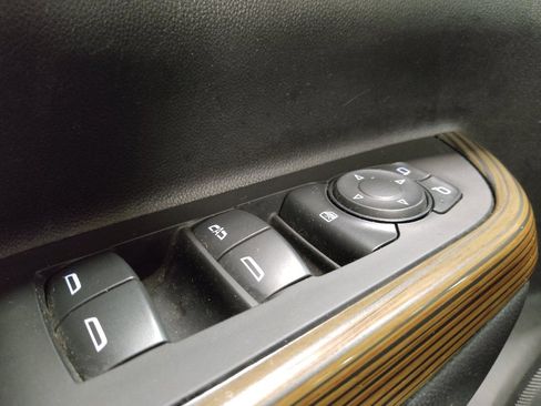 Used 2022 GMC Acadia SLE FWD image 27