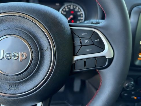 Used 2023 Jeep Renegade Trailhawk image 31