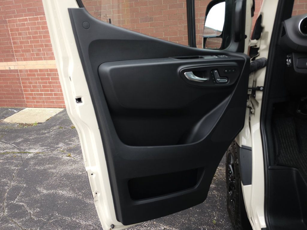 Used 2023 Mercedes-Benz Sprinter 2500 image 8
