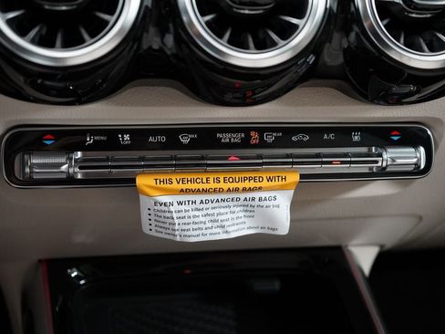 Used 2023 Mercedes-Benz EQB 300 4MATIC image 32