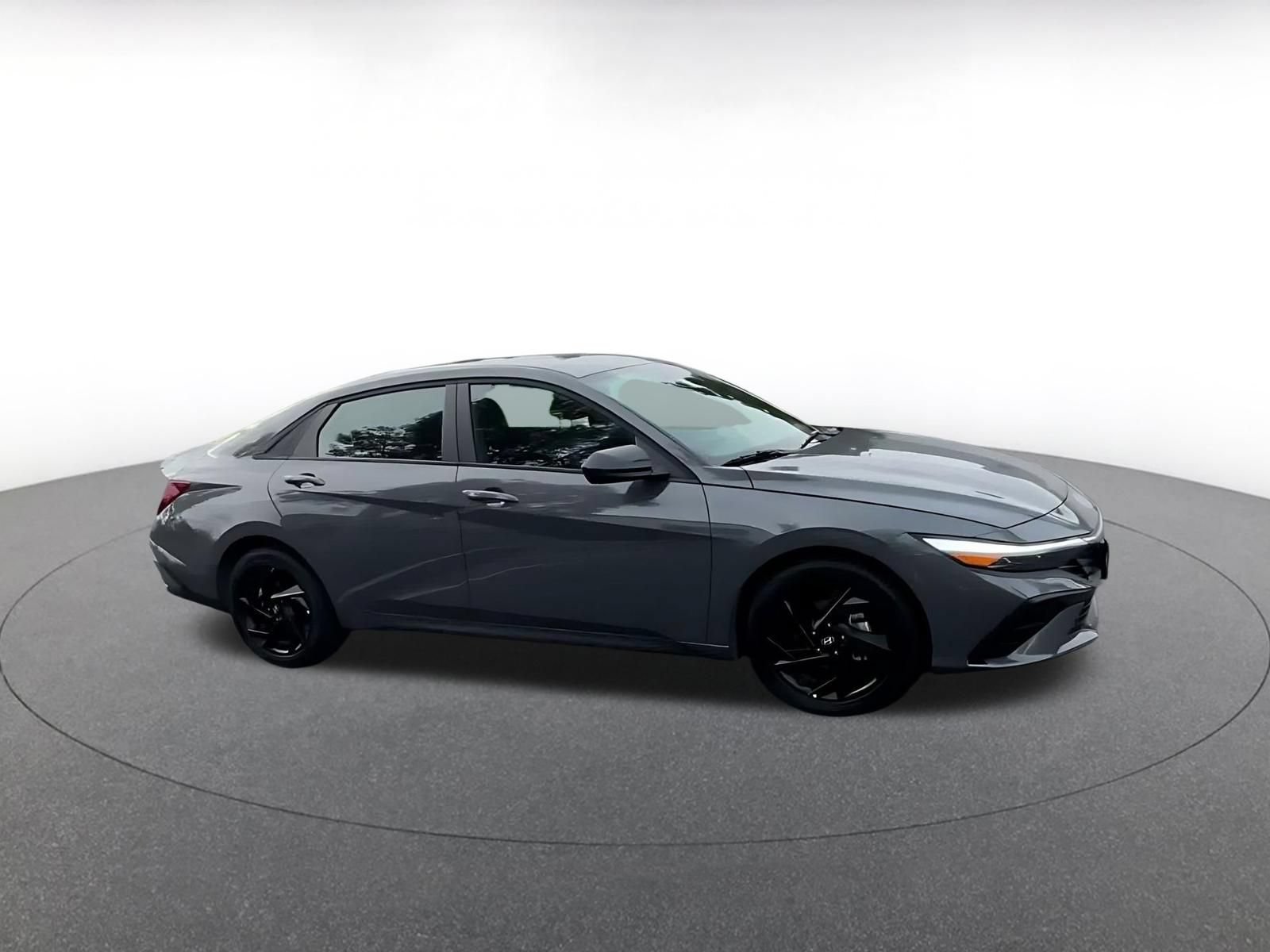 Used 2026 Hyundai Elantra Sport FWD image 2