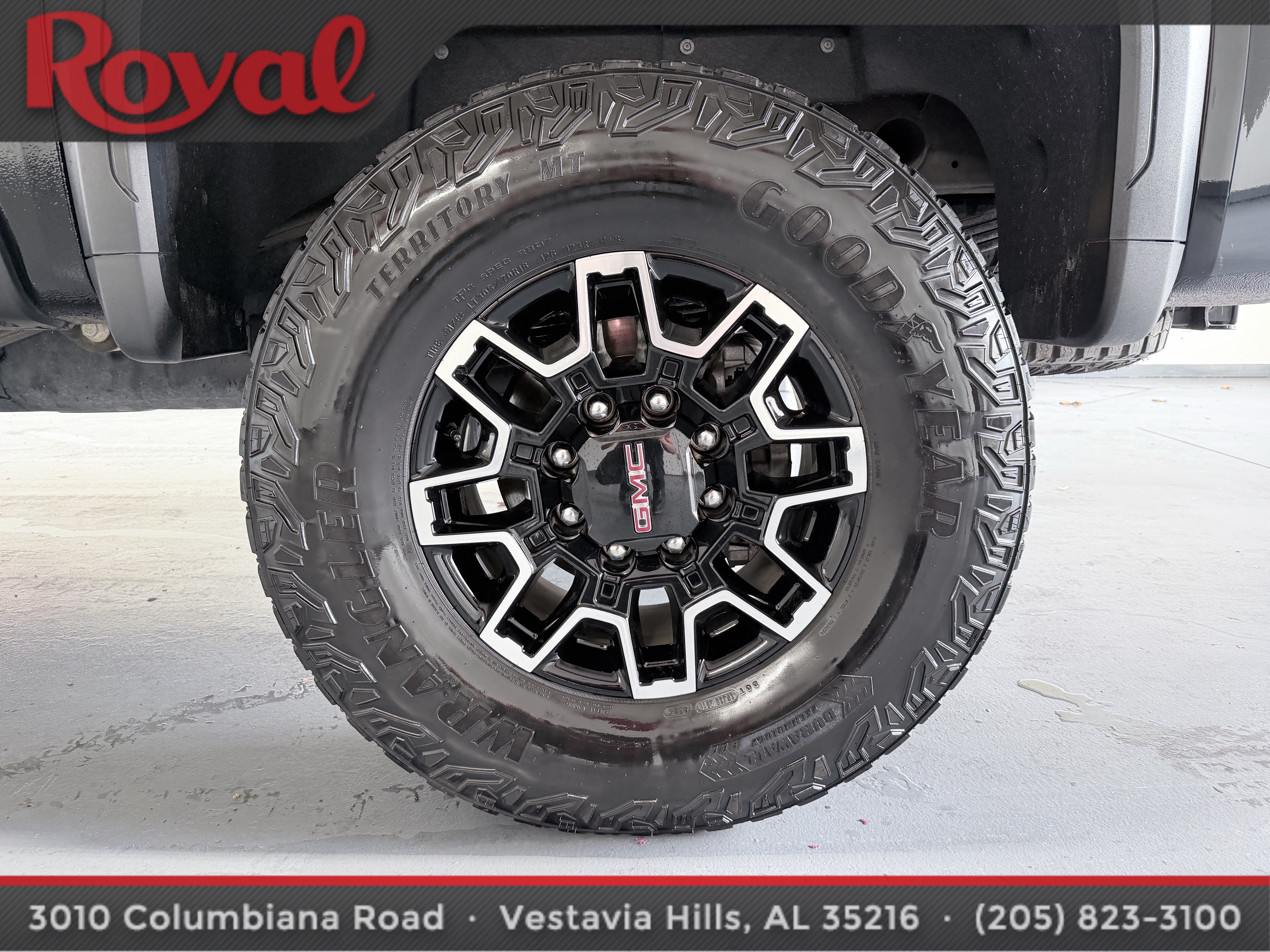 Used 2025 GMC Sierra 2500 AT4X AWD/4WD image 9