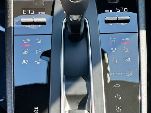 Certified 2026 Porsche Macan AWD/4WD image 23