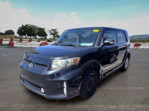 Used 2013 Scion xB FWD image 2