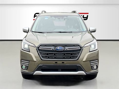 Used 2023 Subaru Forester Touring image 2