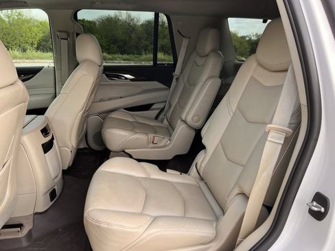 Used 2020 Cadillac Escalade Premium Luxury RWD image 27
