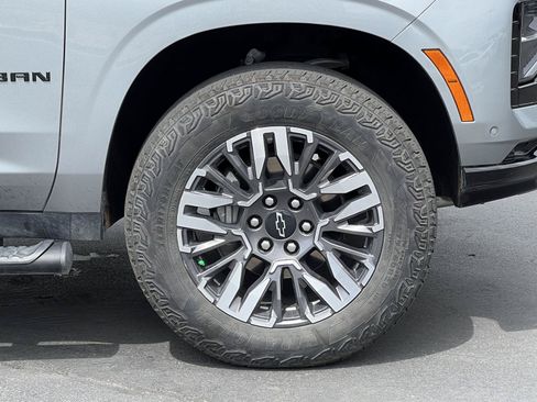 Used 2025 Chevrolet Suburban Z71 AWD/4WD image 16