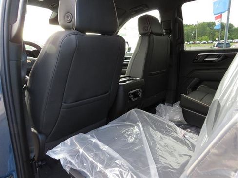 New 2025 Chevrolet Suburban Premier image 21