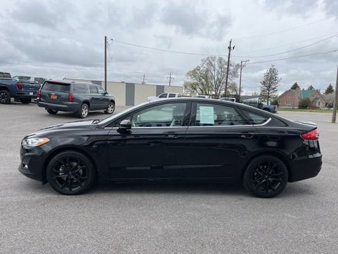 Used 2019 Ford Fusion SE w/ Equipment Group 151A FWD image 9