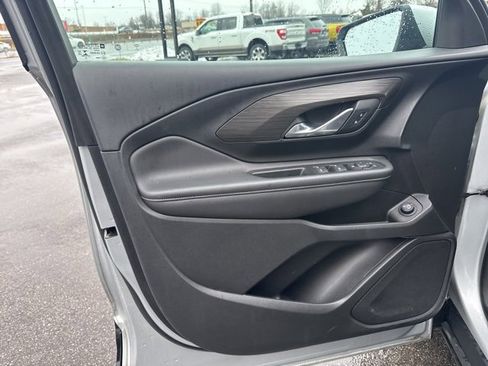 Used 2022 GMC Terrain SLE w/ Driver Convenience Package image 16