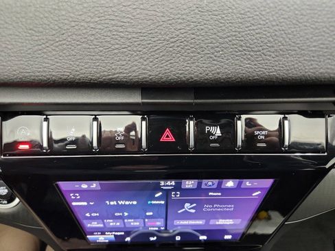 Used 2023 Jeep Grand Cherokee Altitude image 15