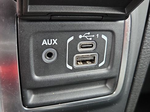 Used 2025 Jeep Wrangler Sport AWD/4WD image 19