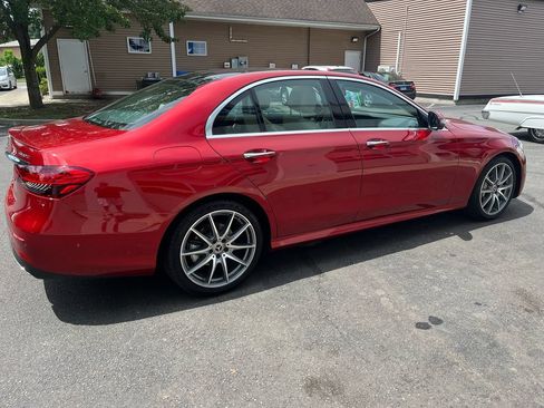 Used 2021 Mercedes-Benz E 350 4MATIC Sedan image 5