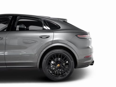 Used 2021 Porsche Cayenne Coupe image 13