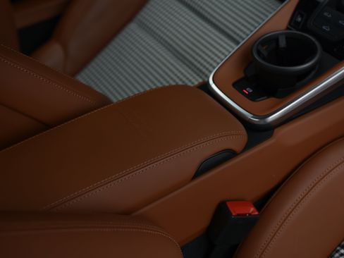 Certified 2023 Porsche 911 Carrera 4S AWD/4WD image 34