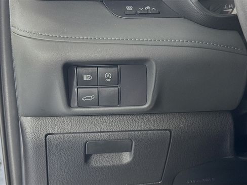 Used 2024 Toyota Highlander XLE AWD/4WD image 10