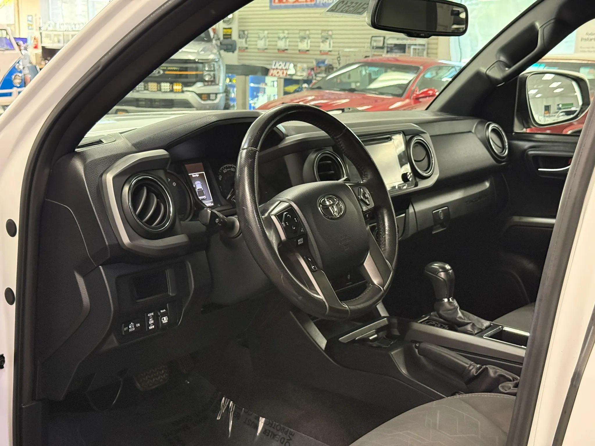 Used 2017 Toyota Tacoma TRD Off-Road w/ Tow Package AWD/4WD image 8