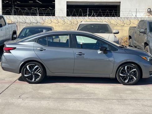 Used 2025 Nissan Versa SR FWD image 9