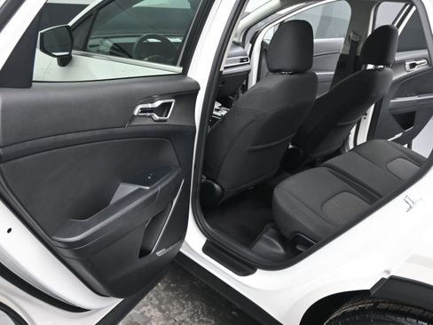 Used 2023 Kia Sportage LX image 15