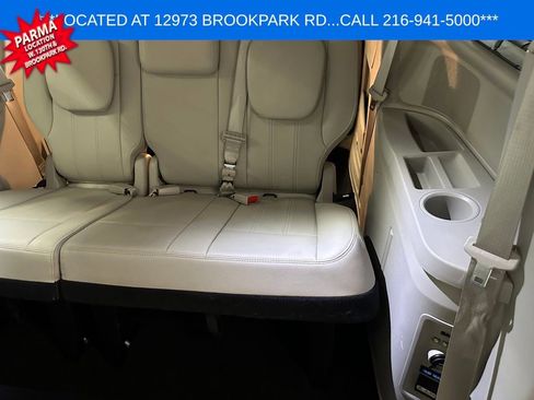 Used 2016 Chrysler Town & Country Touring w/ Driver Convenience Group image 21
