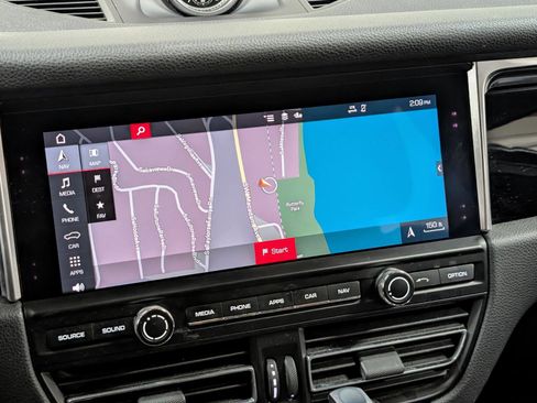 Used 2020 Porsche Macan image 34