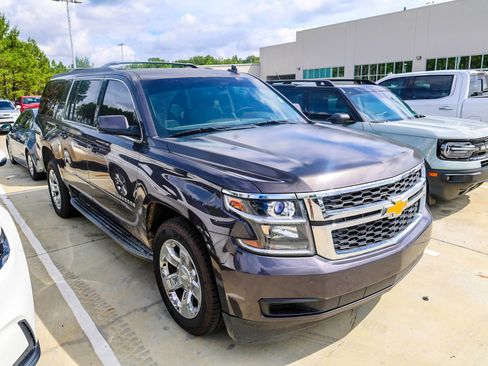 Used 2016 Chevrolet Suburban LS RWD image 2