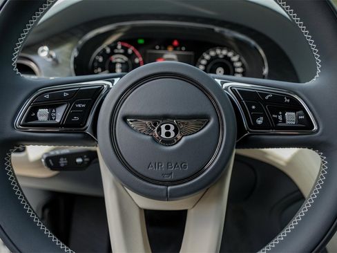 New 2025 Bentley Bentayga image 24