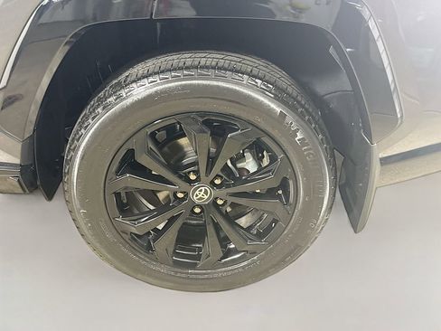 Used 2024 Toyota RAV4 XSE AWD/4WD image 9