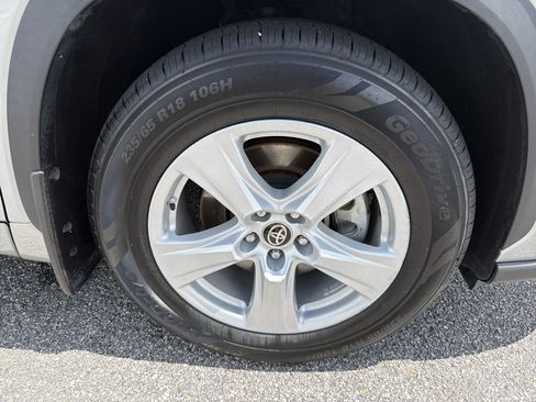Certified 2024 Toyota Highlander LE AWD/4WD image 21