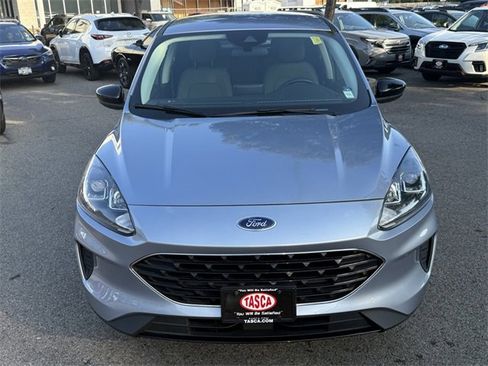 Used 2022 Ford Escape SE w/ SE Sport Appearance Package image 2