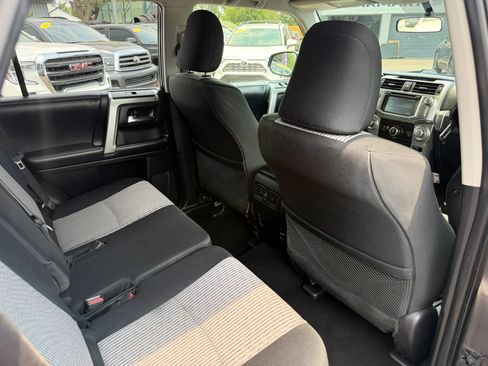 Used 2018 Toyota 4Runner SR5 AWD/4WD image 18