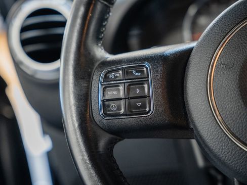 Used 2017 Jeep Wrangler Unlimited Sahara w/ Connectivity Group image 32