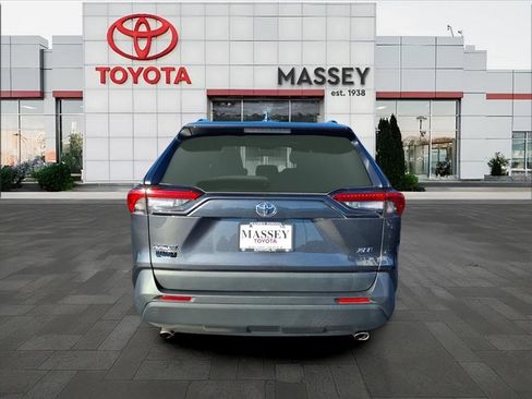 Used 2022 Toyota RAV4 XLE Premium image 4