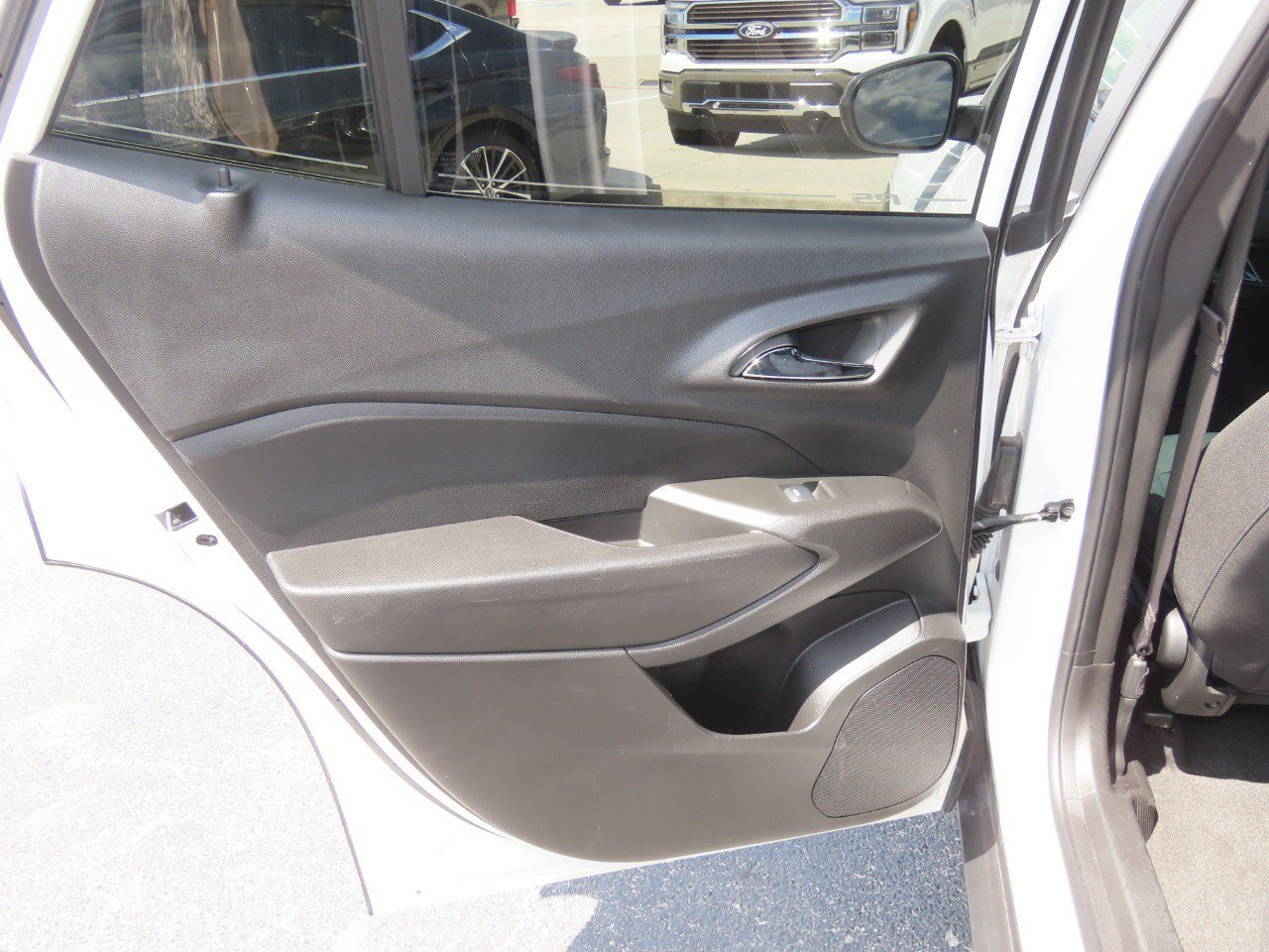 Used 2025 Chevrolet Trax RS w/ Sunroof Package FWD image 19