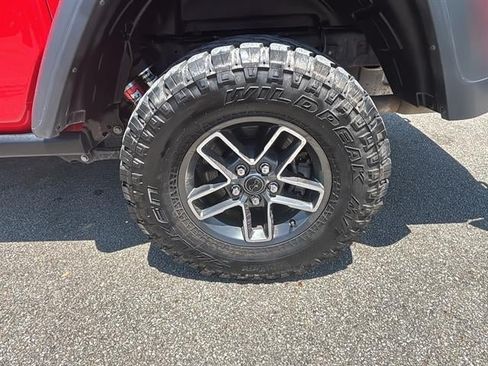 Used 2024 Jeep Gladiator Mojave AWD/4WD image 9