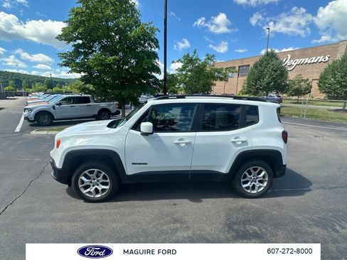 Used 2017 Jeep Renegade Latitude w/ Safety & Security Group (ALP) AWD/4WD image 9