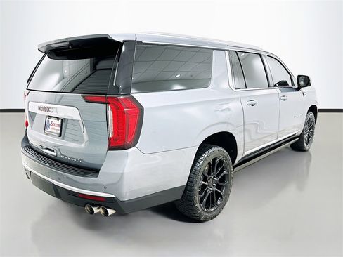 Used 2022 GMC Yukon XL Denali image 7
