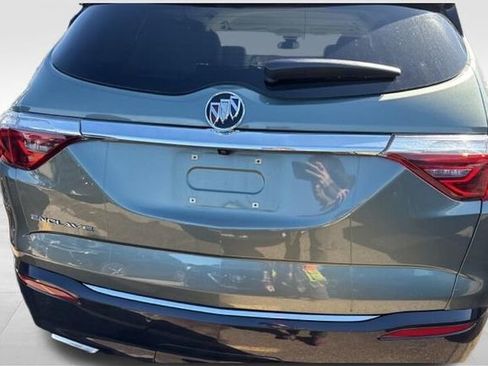 Used 2023 Buick Enclave Essence image 4