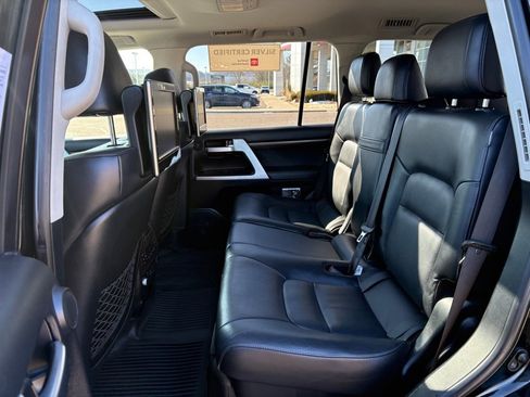 Certified 2016 Toyota Land Cruiser image 14