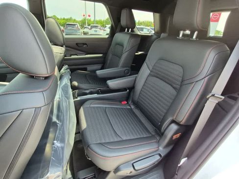 New 2026 Nissan Pathfinder Rock Creek w/ Rock Creek Premium Package AWD/4WD image 8