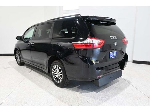 Used 2019 Toyota Sienna XLE FWD image 8