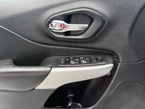 Used 2018 Jeep Cherokee Trailhawk image 97