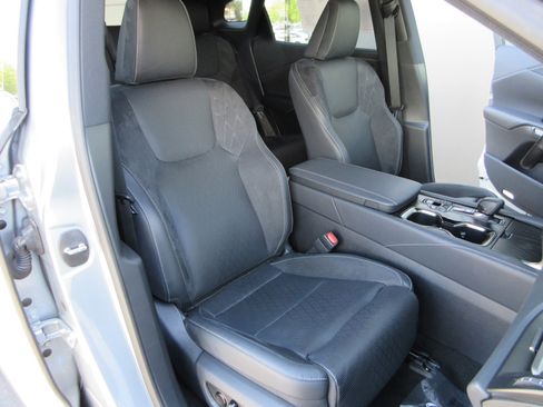 Used 2025 Lexus RX 450h AWD w/ Convenience Package image 27